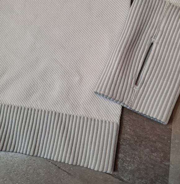 Lululemon Rest Less Pullover. Long sleeves. Diagonal ribbed. Grey and white. 4. - Picture 6 of 12